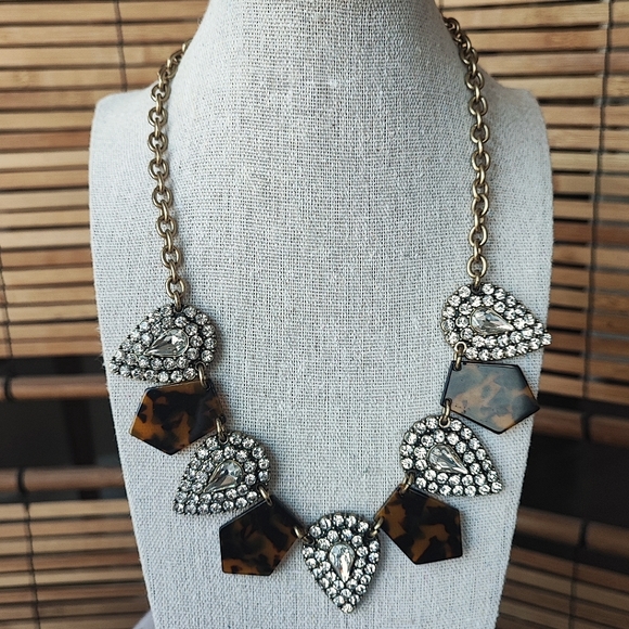 J. Crew Signed Lucite Faux Encrusted Teardrop Dramatic Statement Necklace EUC - Picture 3 of 14